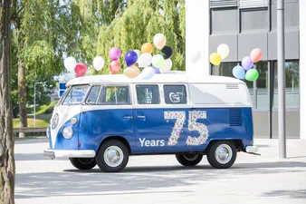 Teaser bildergalerie-75-jahre-bulli-in-der-autostadt-2